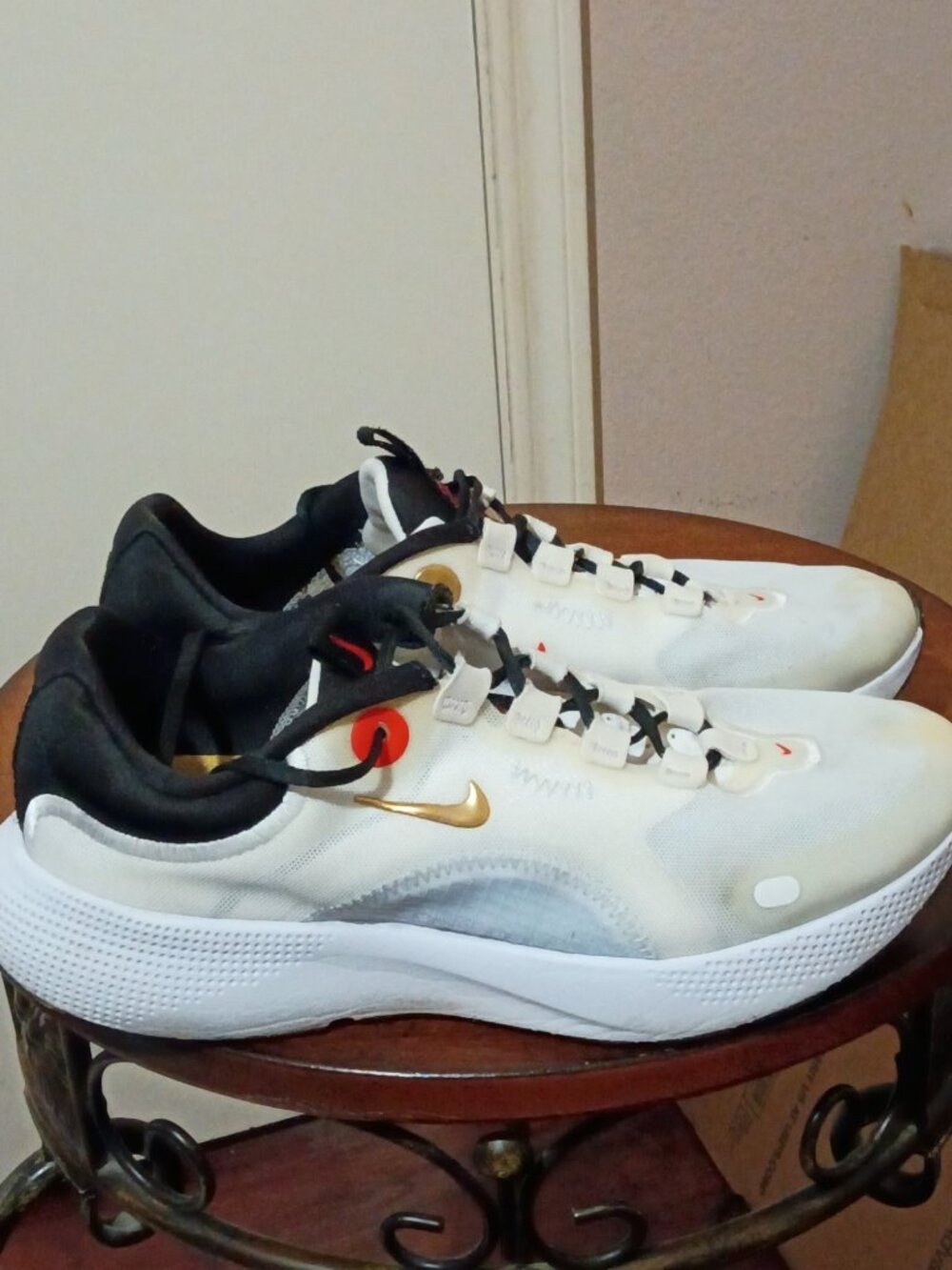 Nike React Escape Run Women's Size 8.5 White Black Gold Running Shoes CV3817-103